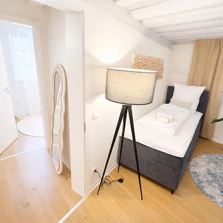 Gartenwohnung-terrasse-3 Schlafzimmer-85zolltv-arcade Apartamento *