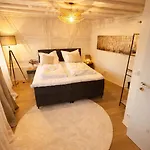 Lejlighed Gartenwohnung-terrasse-3 Schlafzimmer-85zolltv-arcade