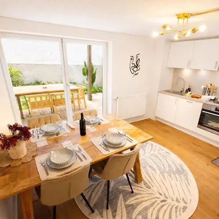 Apartamento Gartenwohnung-terrasse-3 Schlafzimmer-85zolltv-arcade Schwabach