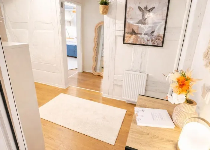 Gartenwohnung-terrasse-3 Schlafzimmer-85zolltv-arcade